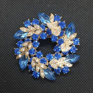 Blue rhinestone wreath brooch